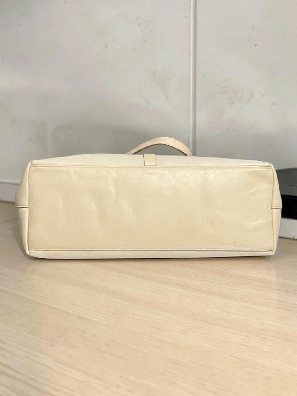 RARE!!!!  Authentic Tory Burch Large Winter White Holly Soulder Bag/Satchel